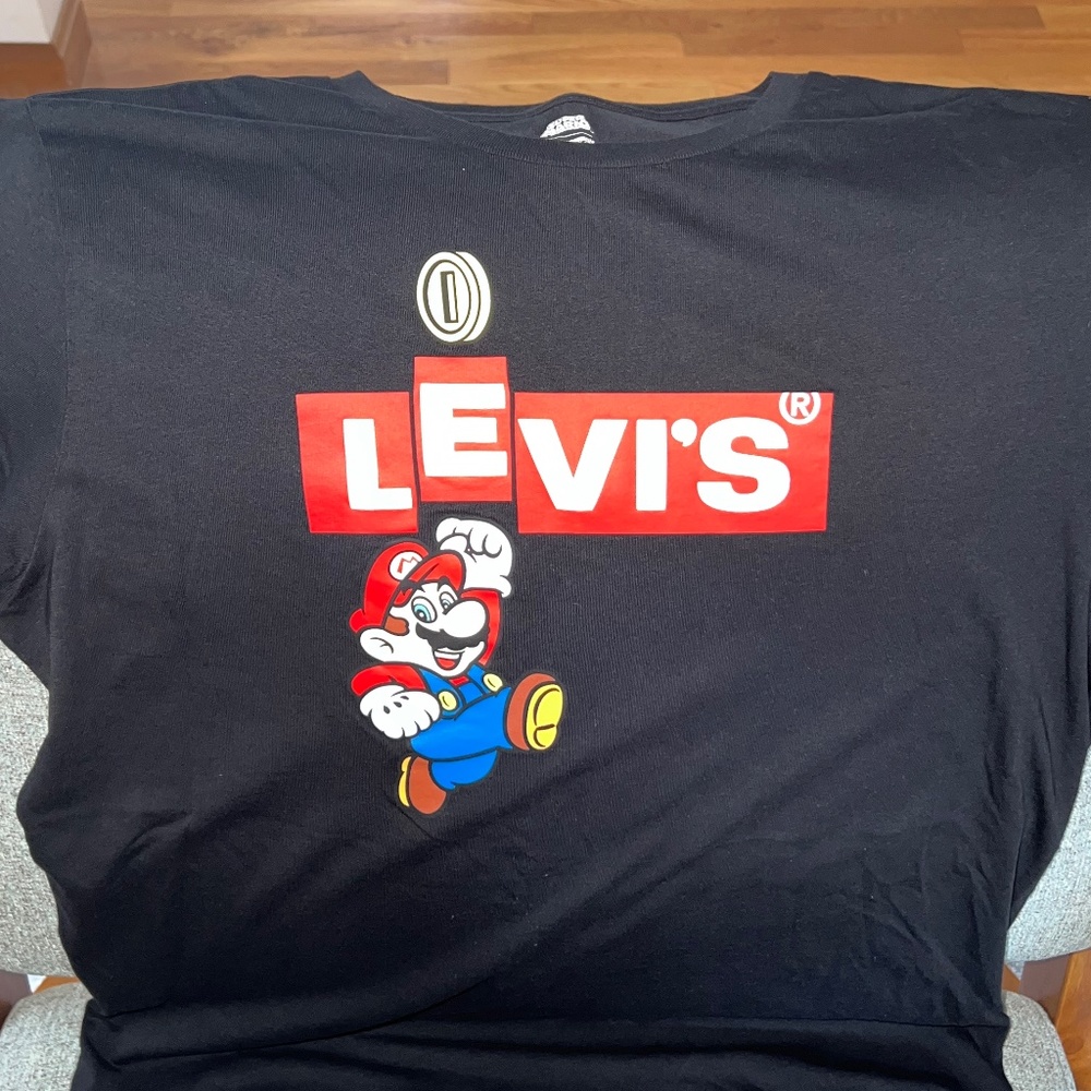 LEVI'S SUPER MARIO BLACK T-SHIRT SZ MEDIUM MENS NEVER WORN